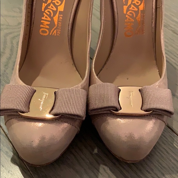 ferragamo double bow pump